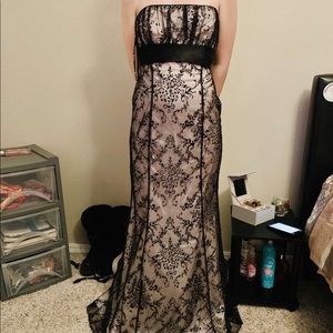 Only worn once, takes up space in my closet.